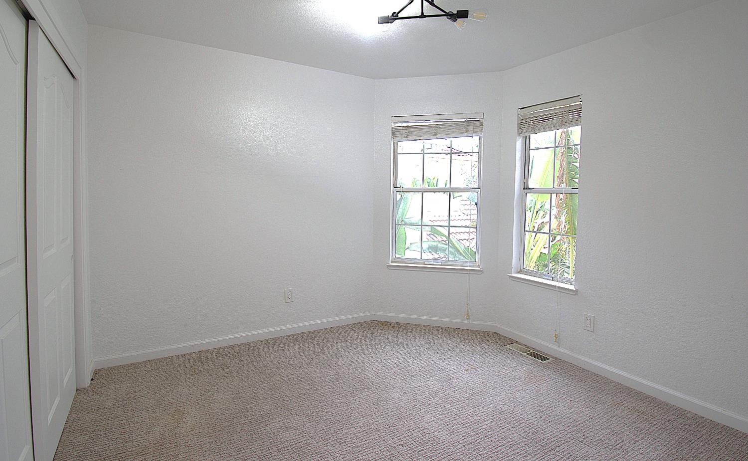 1500 Scenic Drive 12