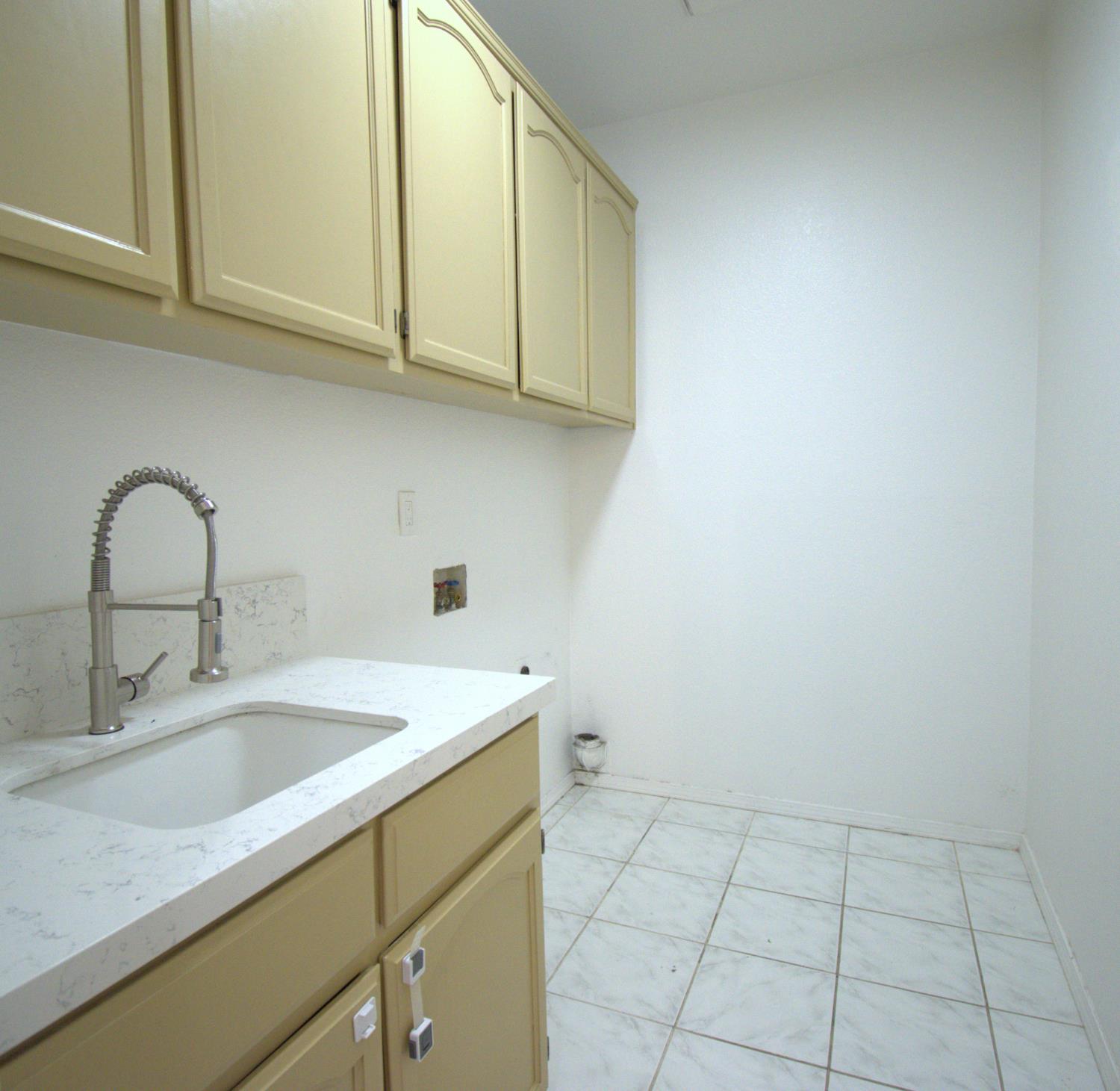 1500 Scenic Drive 12