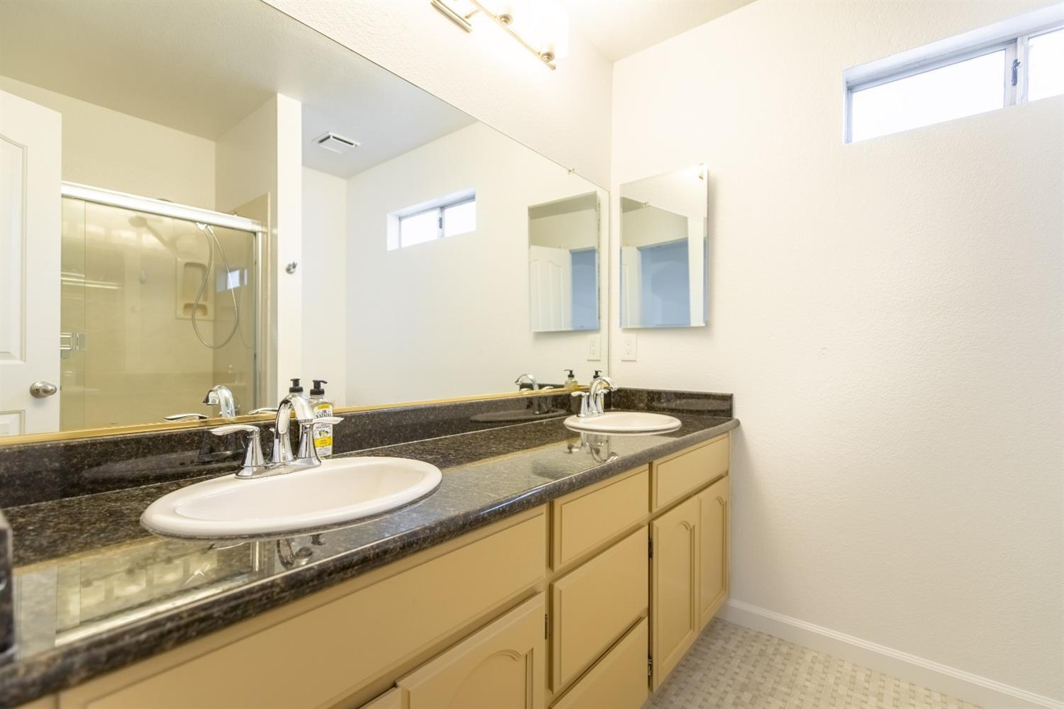 1500 Scenic Drive 12