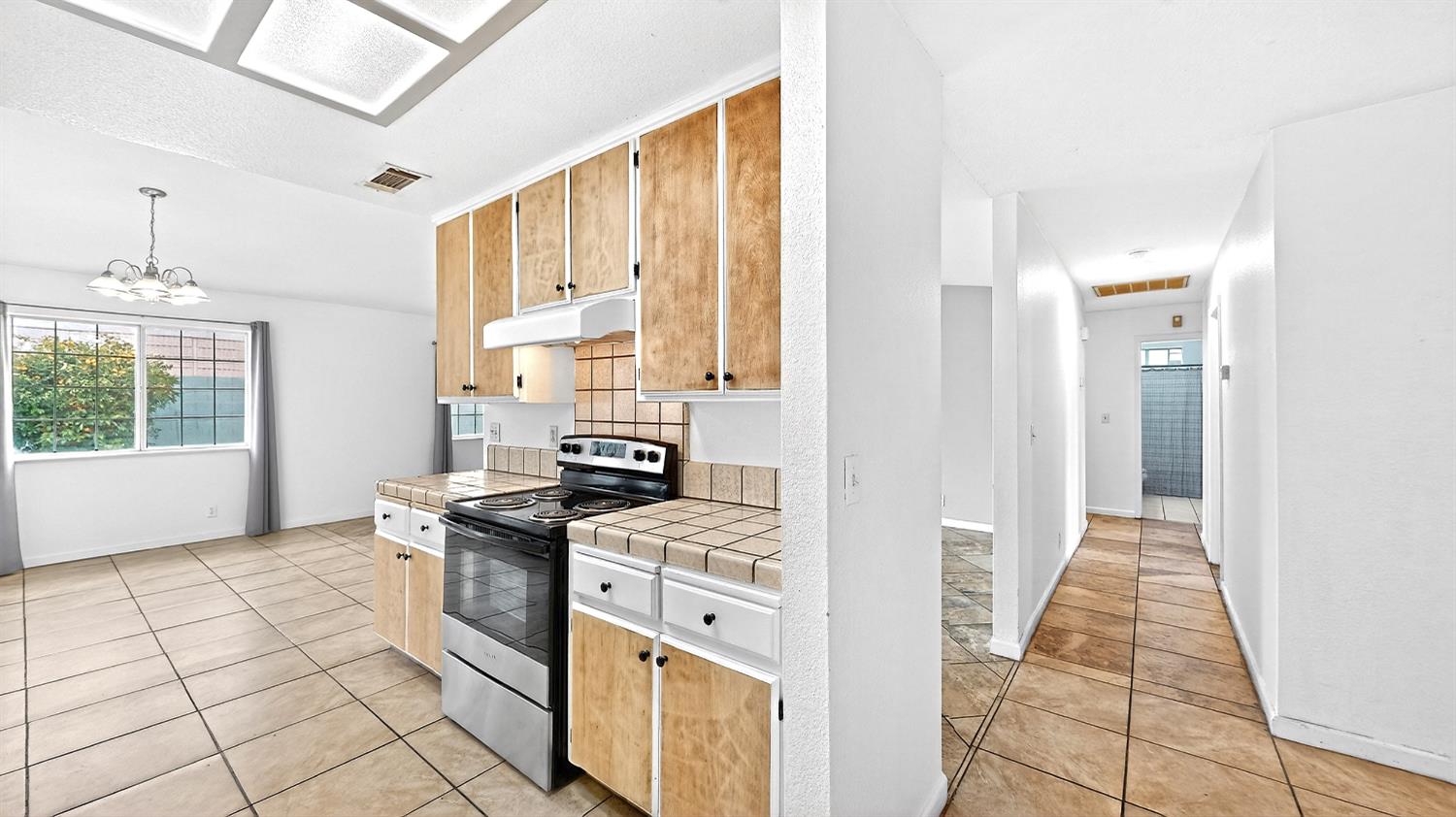 2405 NE Bucknell Street