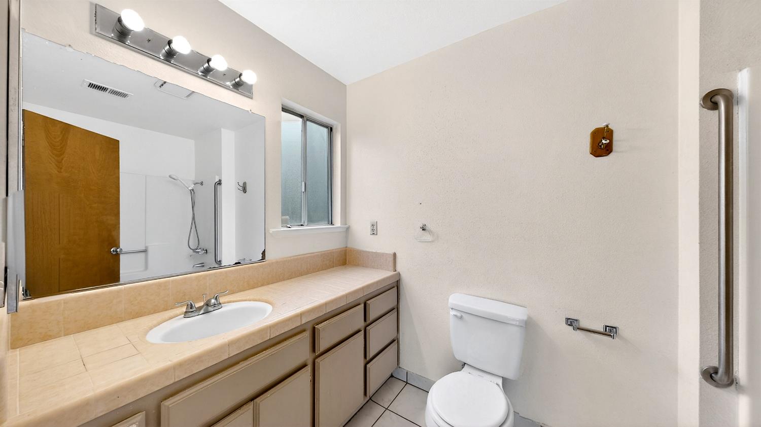 2405 NE Bucknell Street