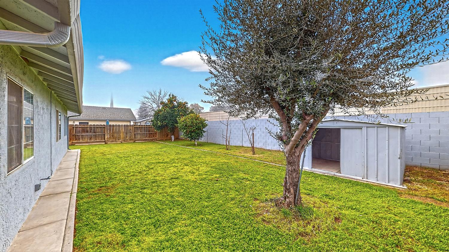 2405 NE Bucknell Street