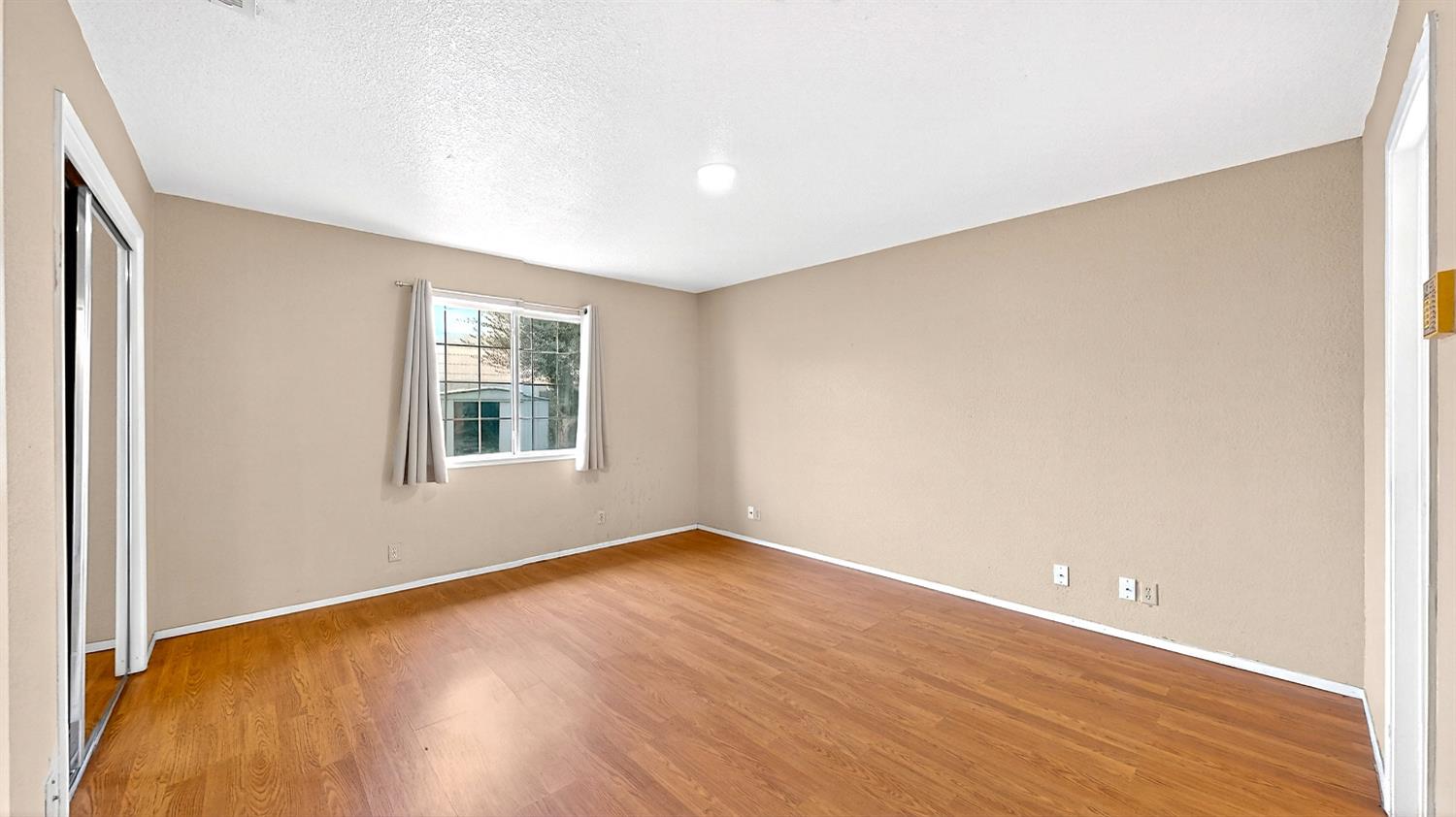 2405 NE Bucknell Street