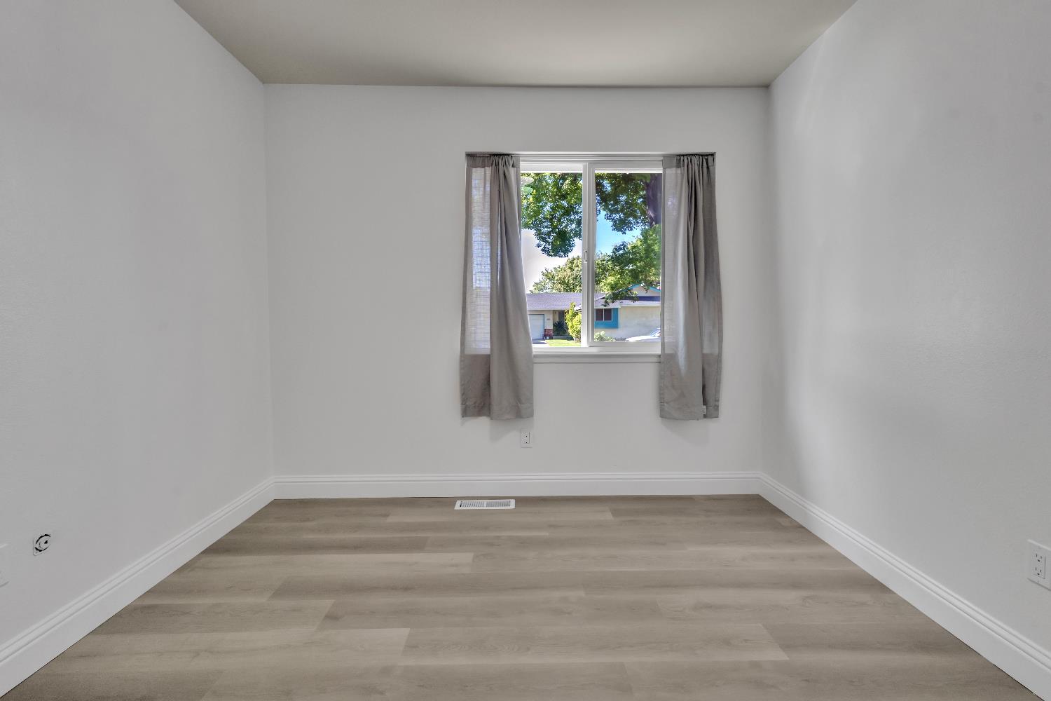 1625 Brentwood Court