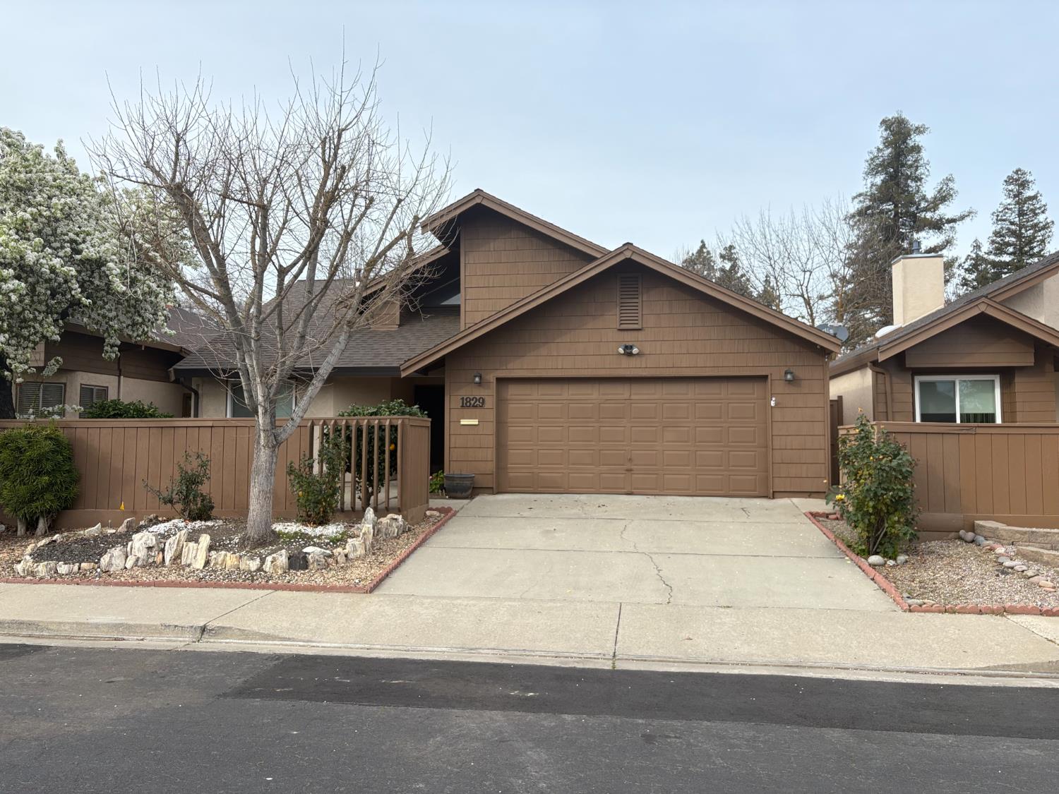 1829 Oak Leaf Drive