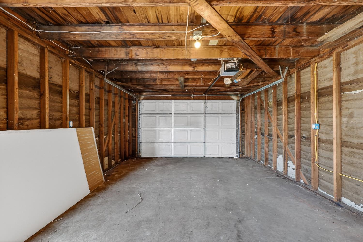 1013 W Santa Fe Avenue