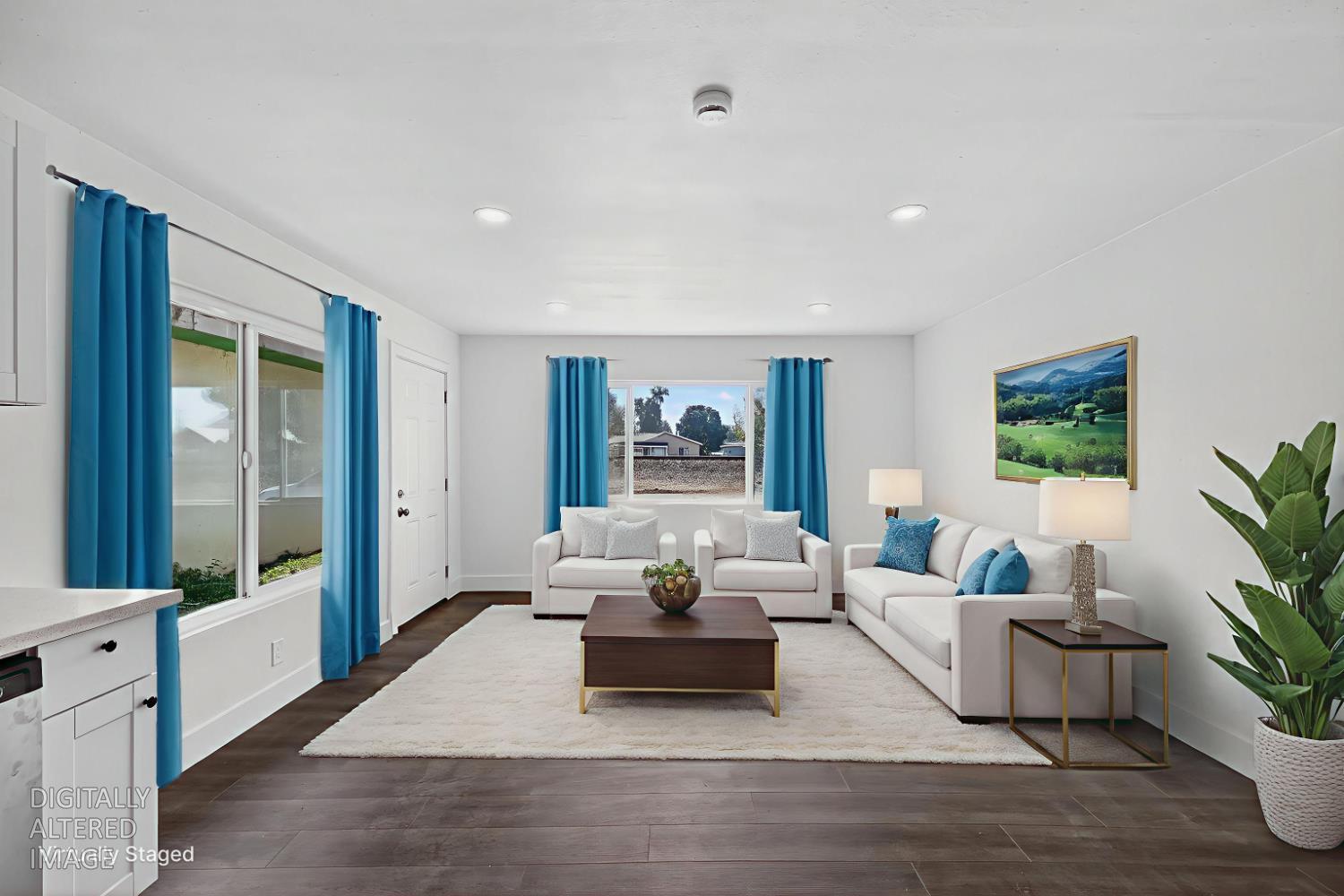 1013 W Santa Fe Avenue