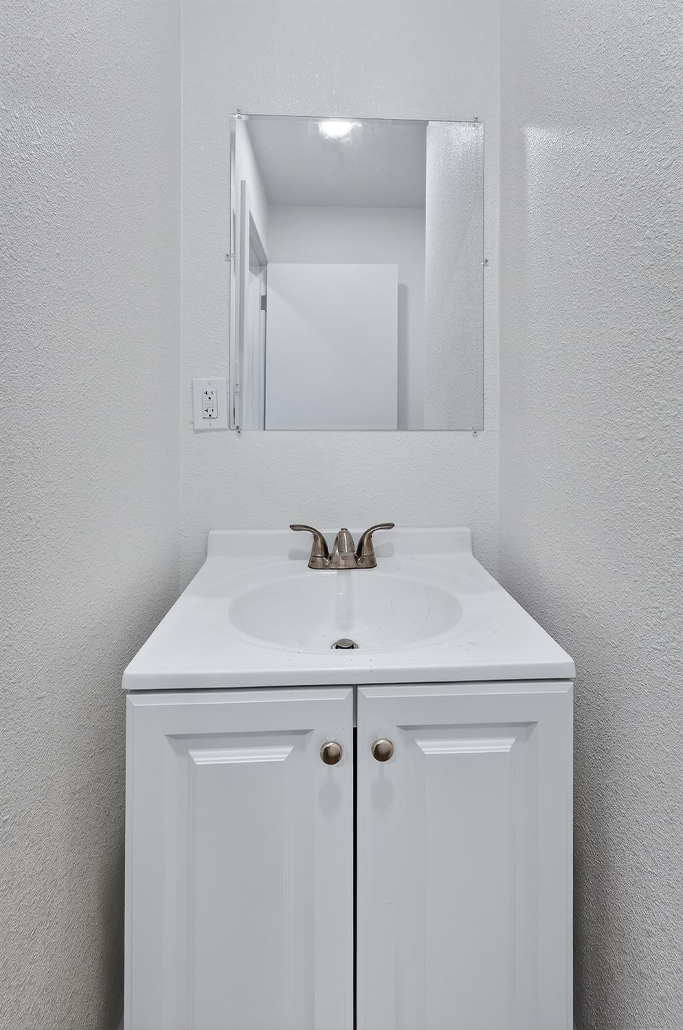 1013 W Santa Fe Avenue