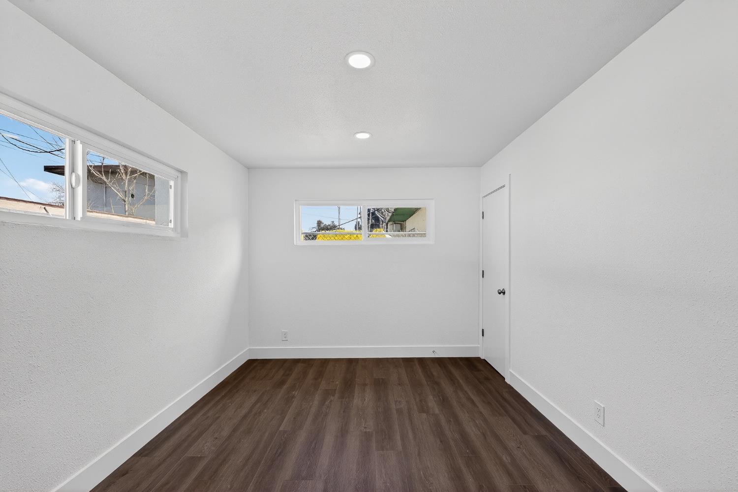 1013 W Santa Fe Avenue