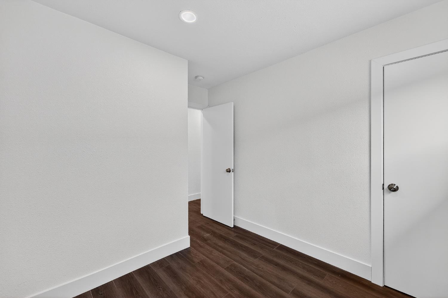 1013 W Santa Fe Avenue