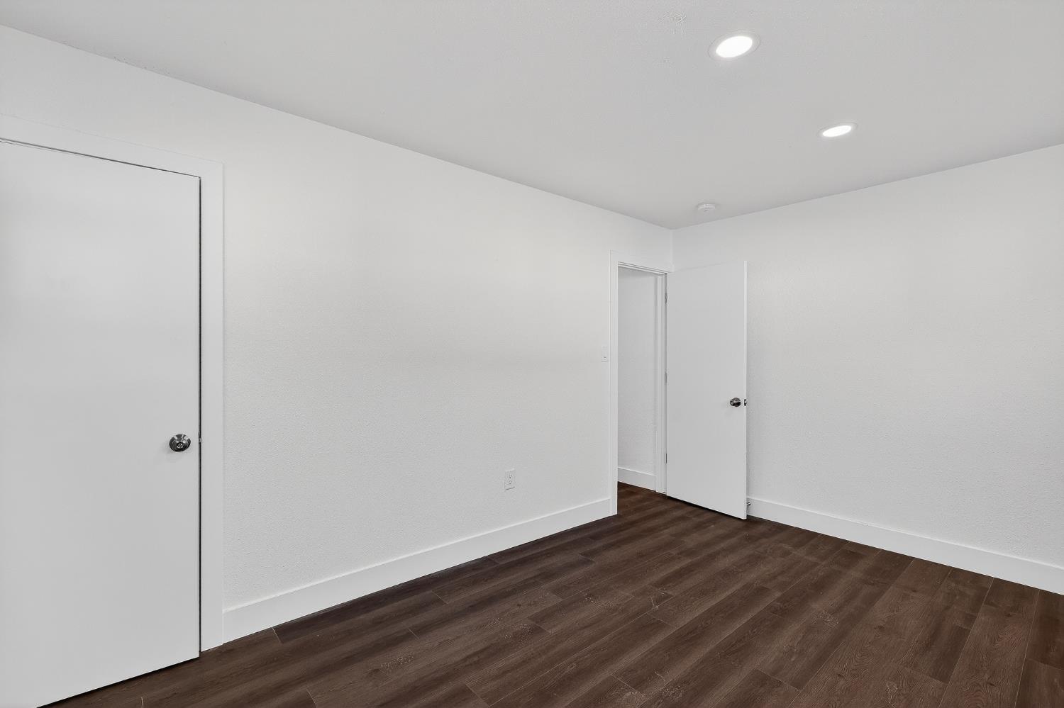 1013 W Santa Fe Avenue