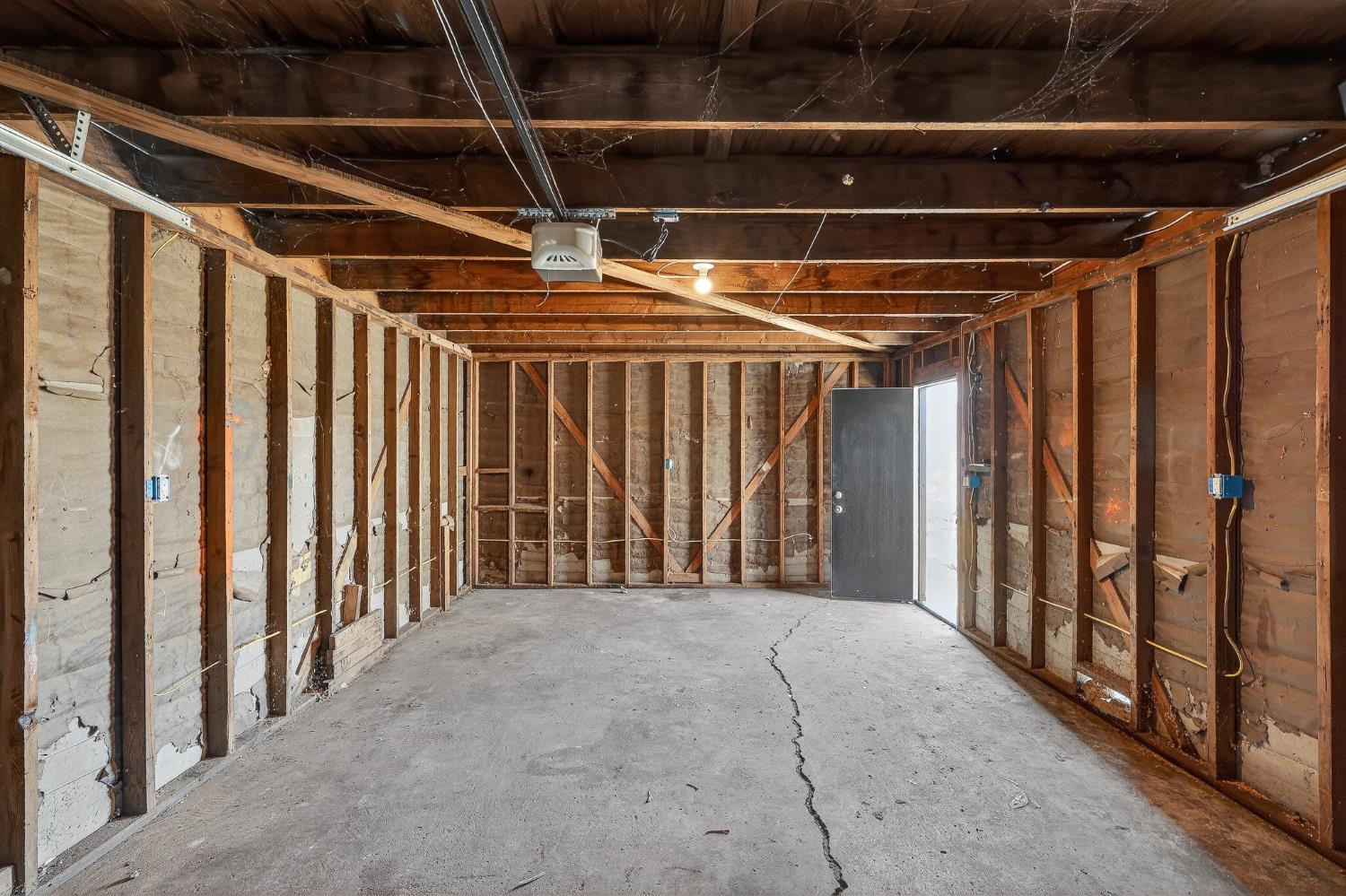 1013 W Santa Fe Avenue