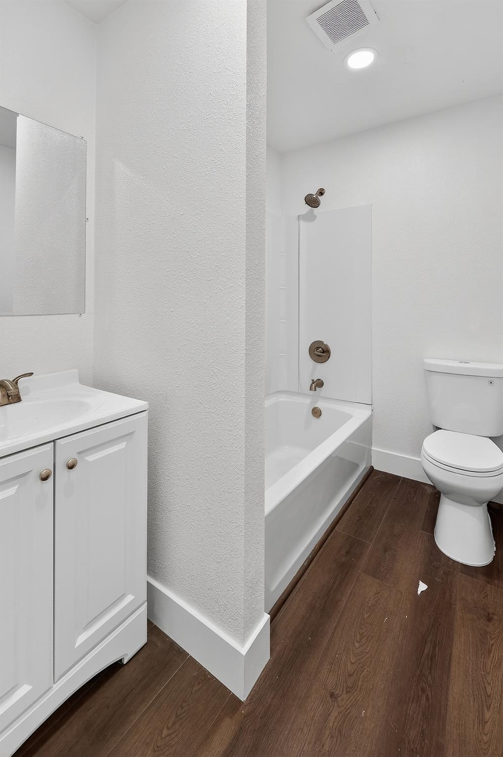 1013 W Santa Fe Avenue