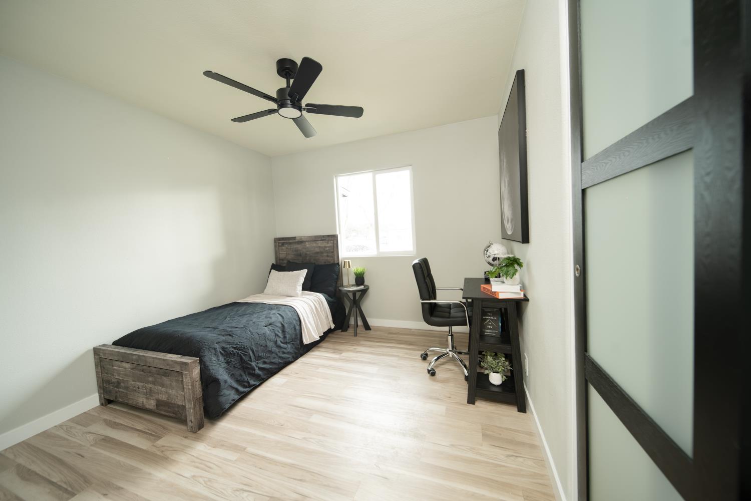 927 E Fairmont Avenue