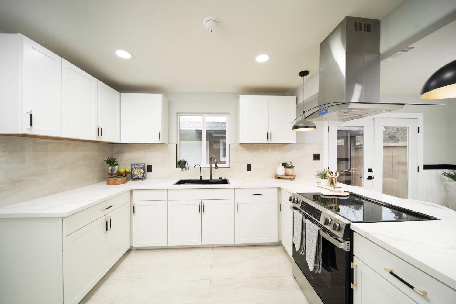 927 E Fairmont Avenue