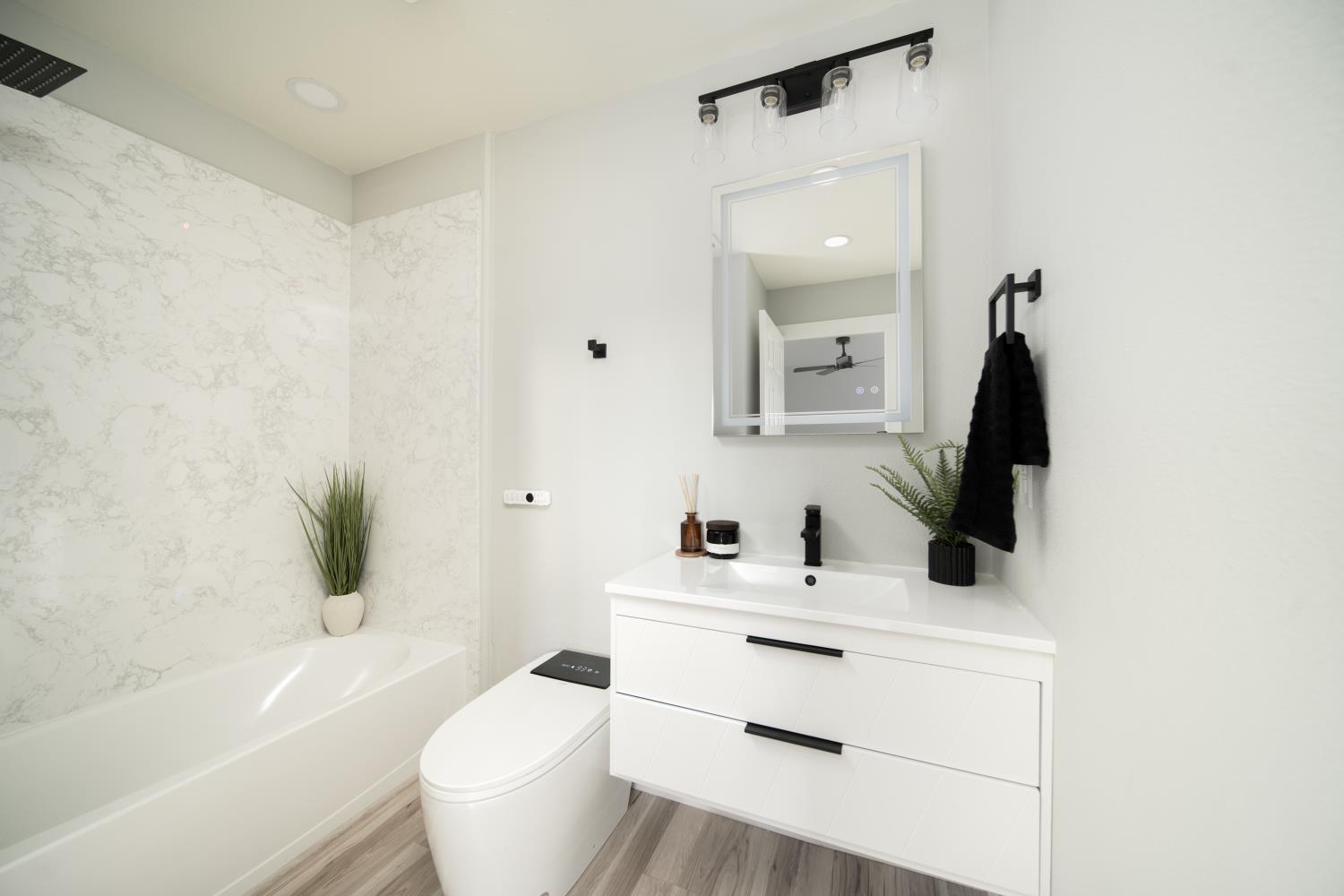 927 E Fairmont Avenue