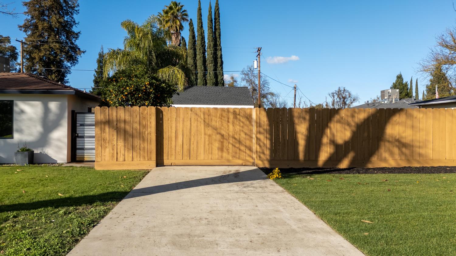 927 E Fairmont Avenue