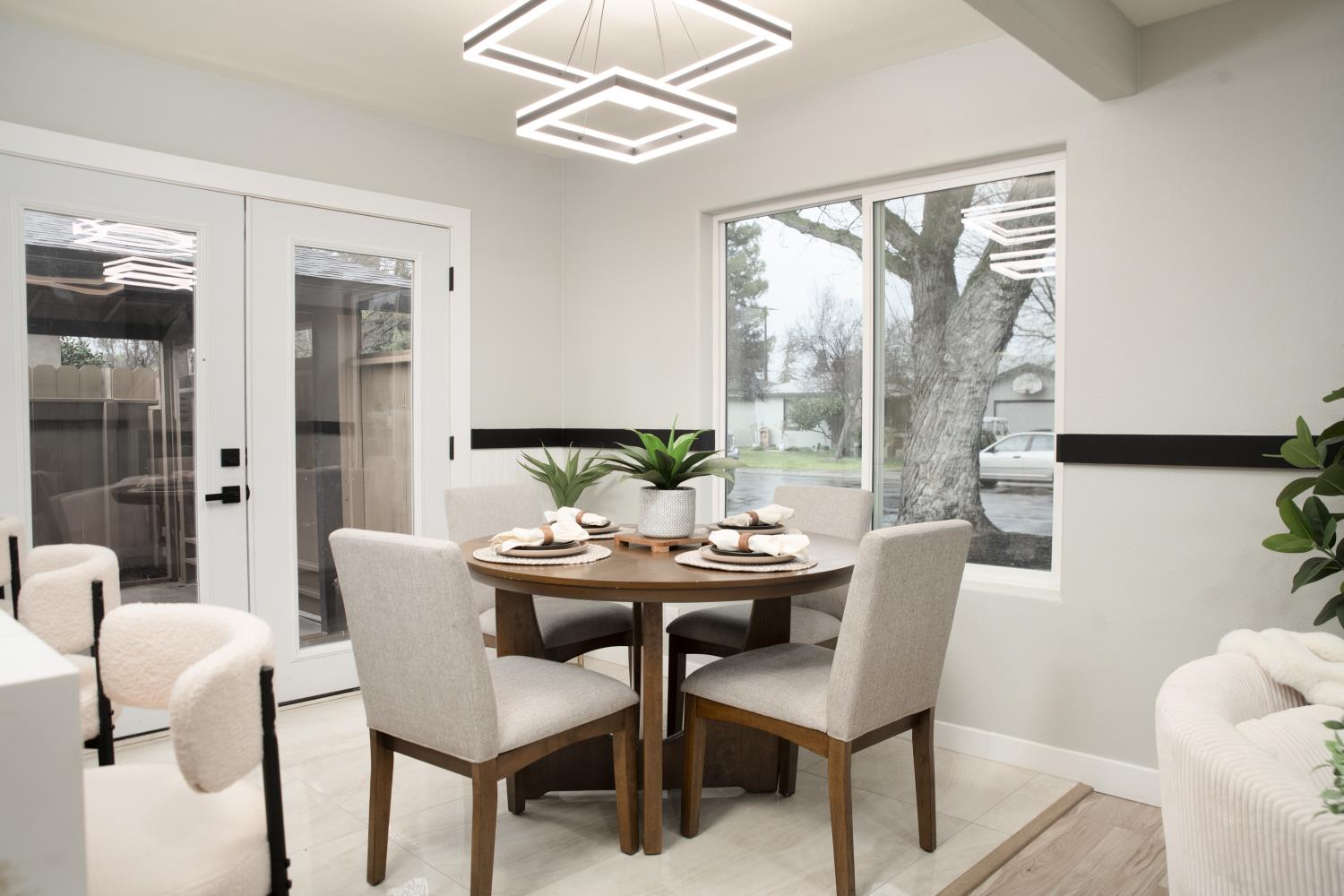 927 E Fairmont Avenue