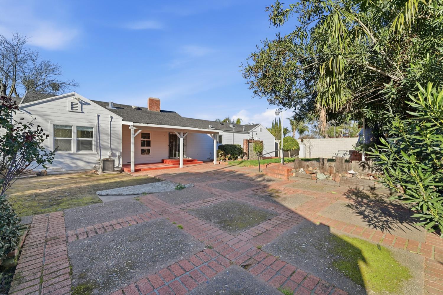 2864 Country Club Boulevard