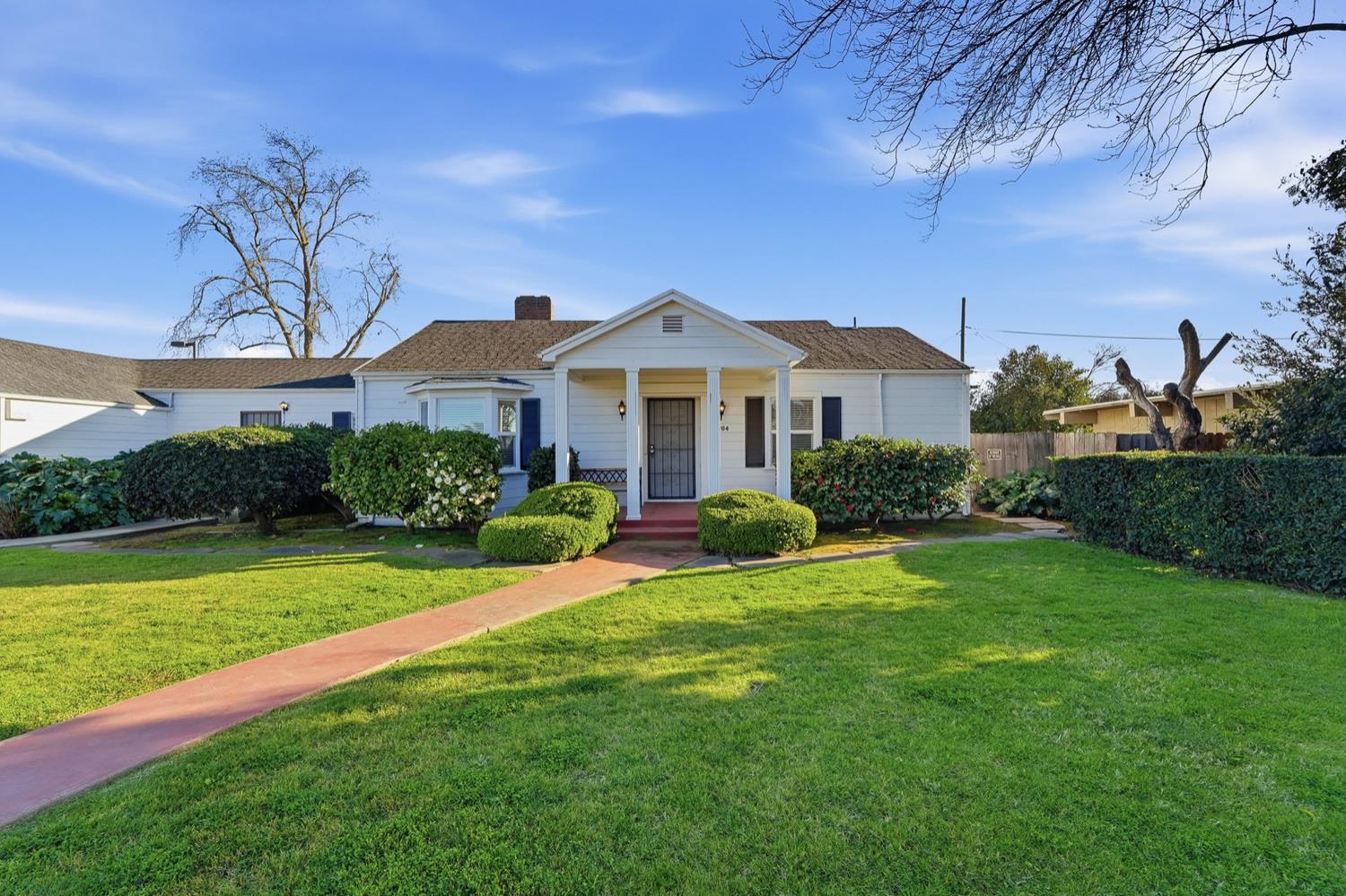 2864 Country Club Boulevard