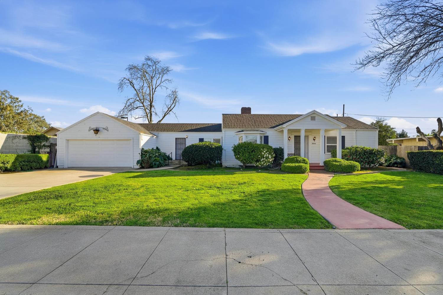 2864 Country Club Boulevard