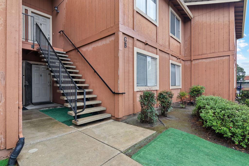 495 Cherry Lane B
