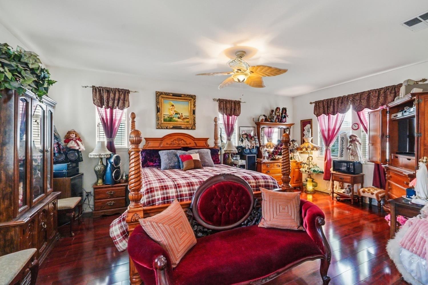 3613 Southern Oak Drive