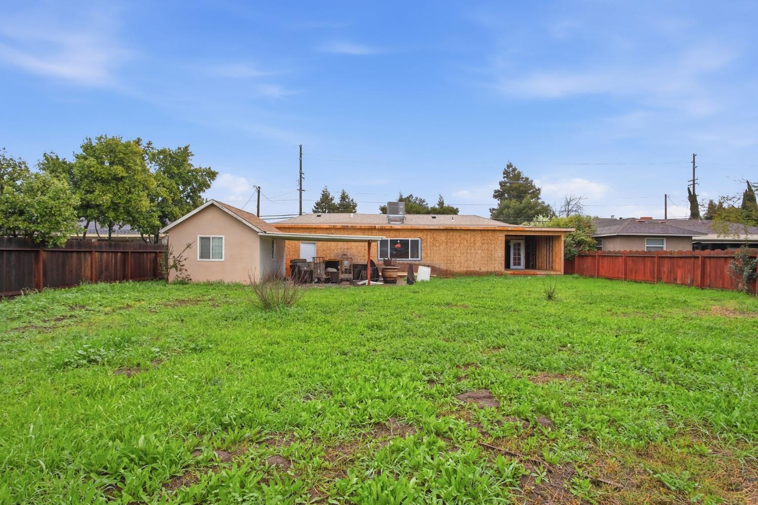1131 N Rosemore Avenue