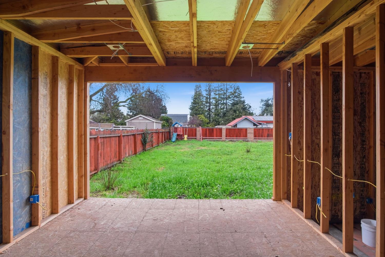 1131 N Rosemore Avenue