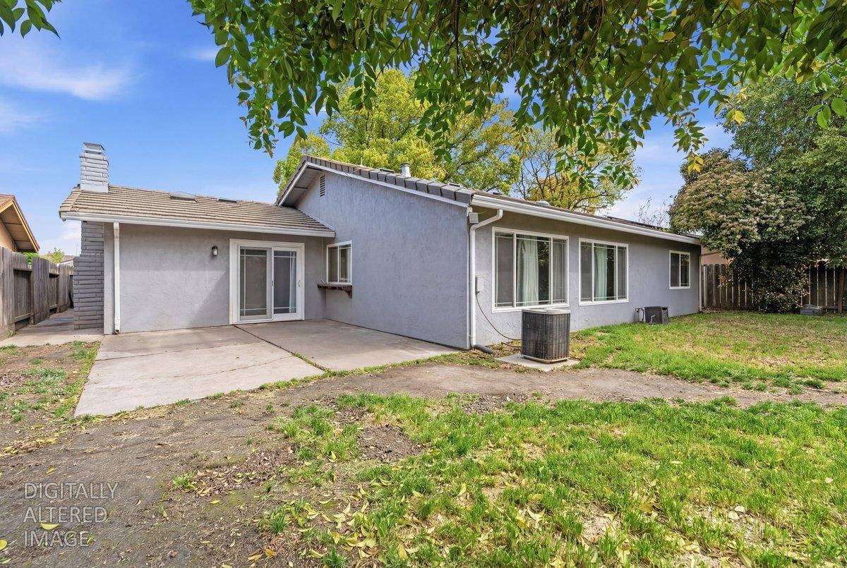 970 Goldenoak Way