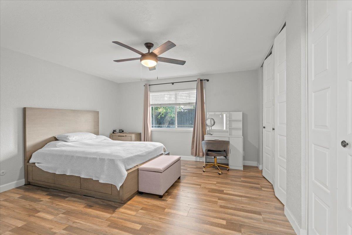 970 Goldenoak Way
