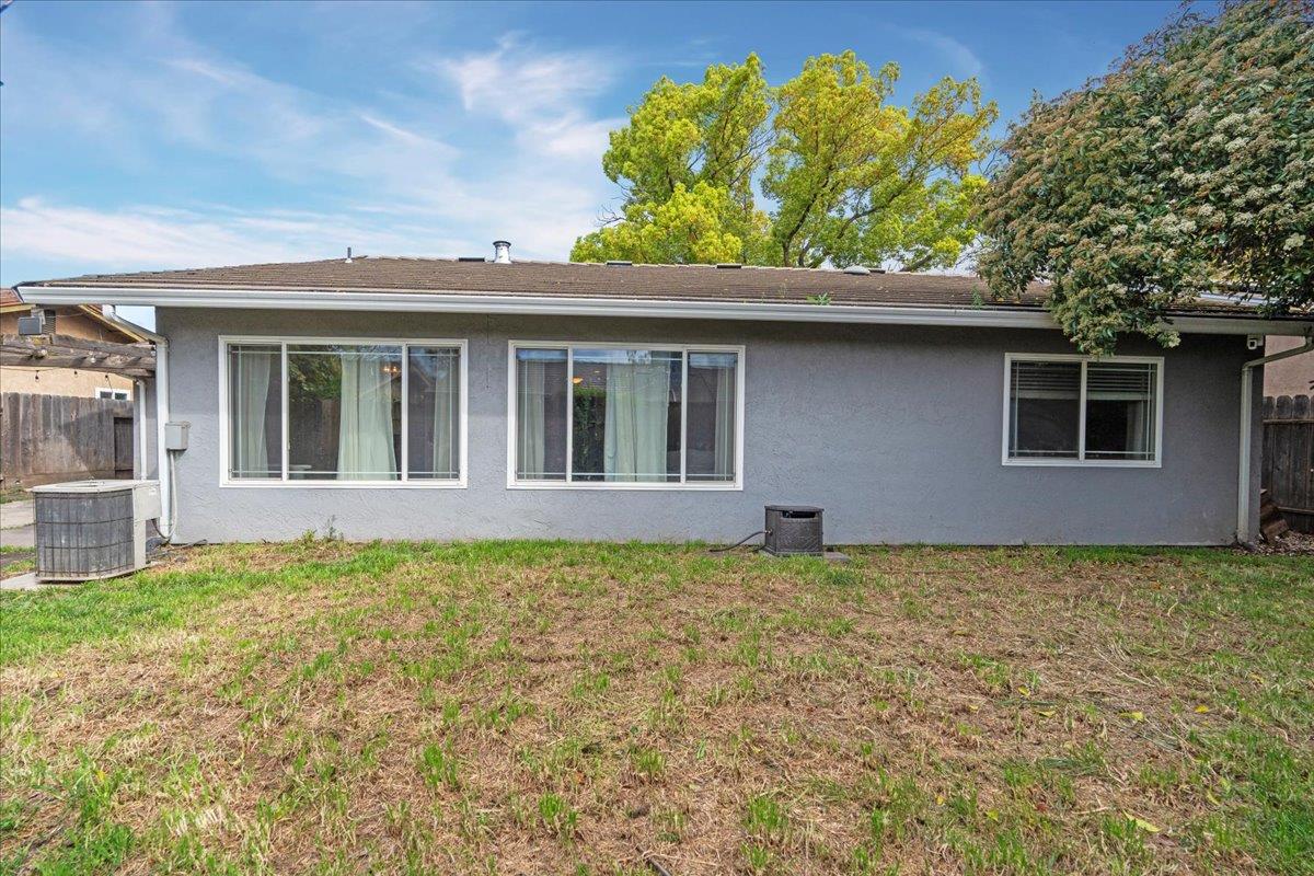 970 Goldenoak Way