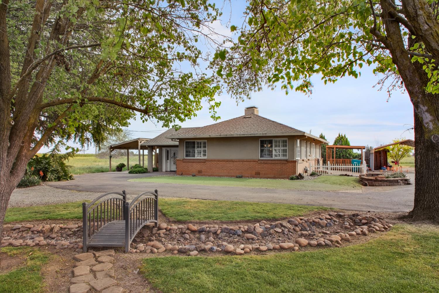 5444 E Main Street