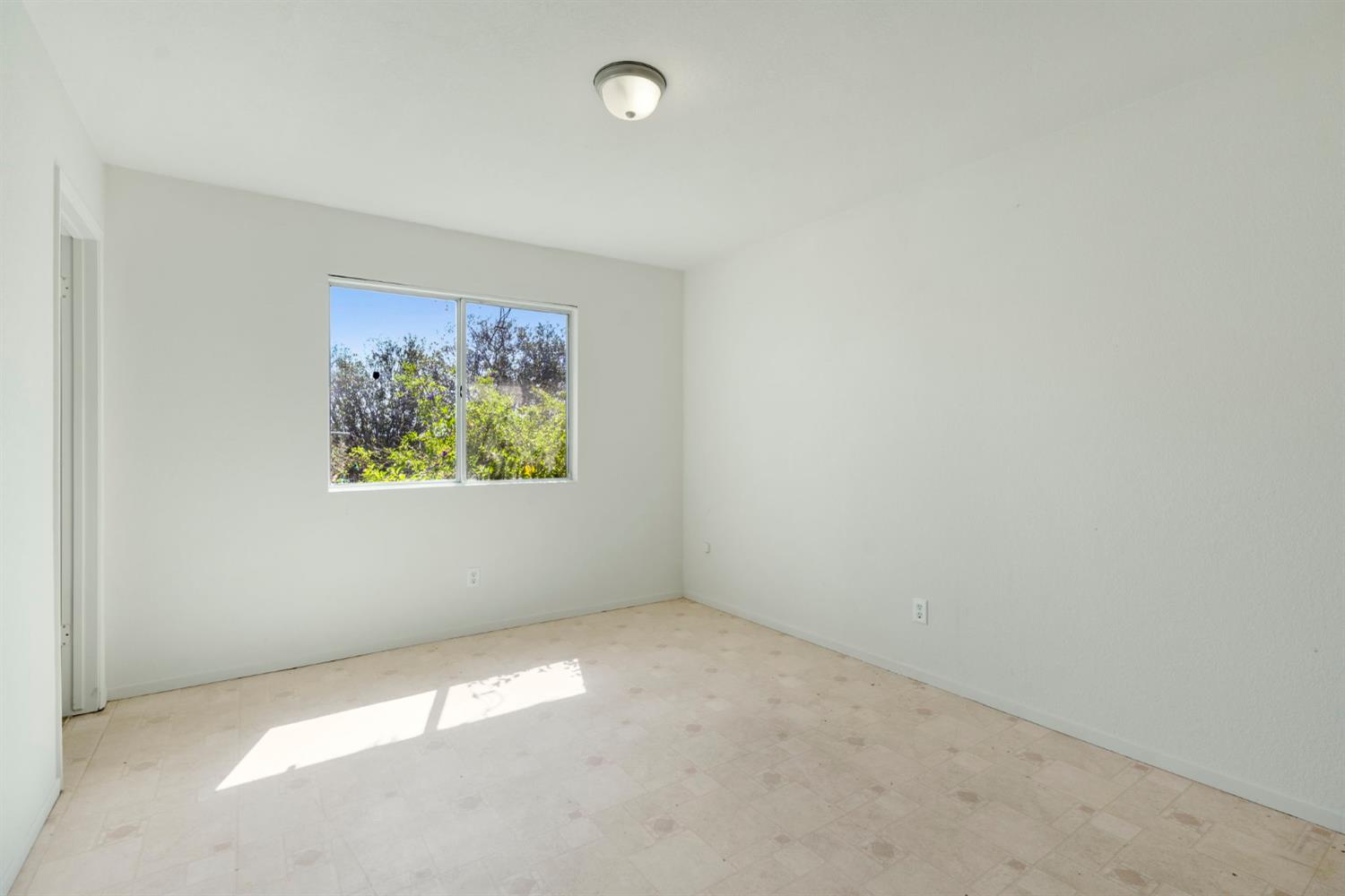 7990 S Mcmullin Grade