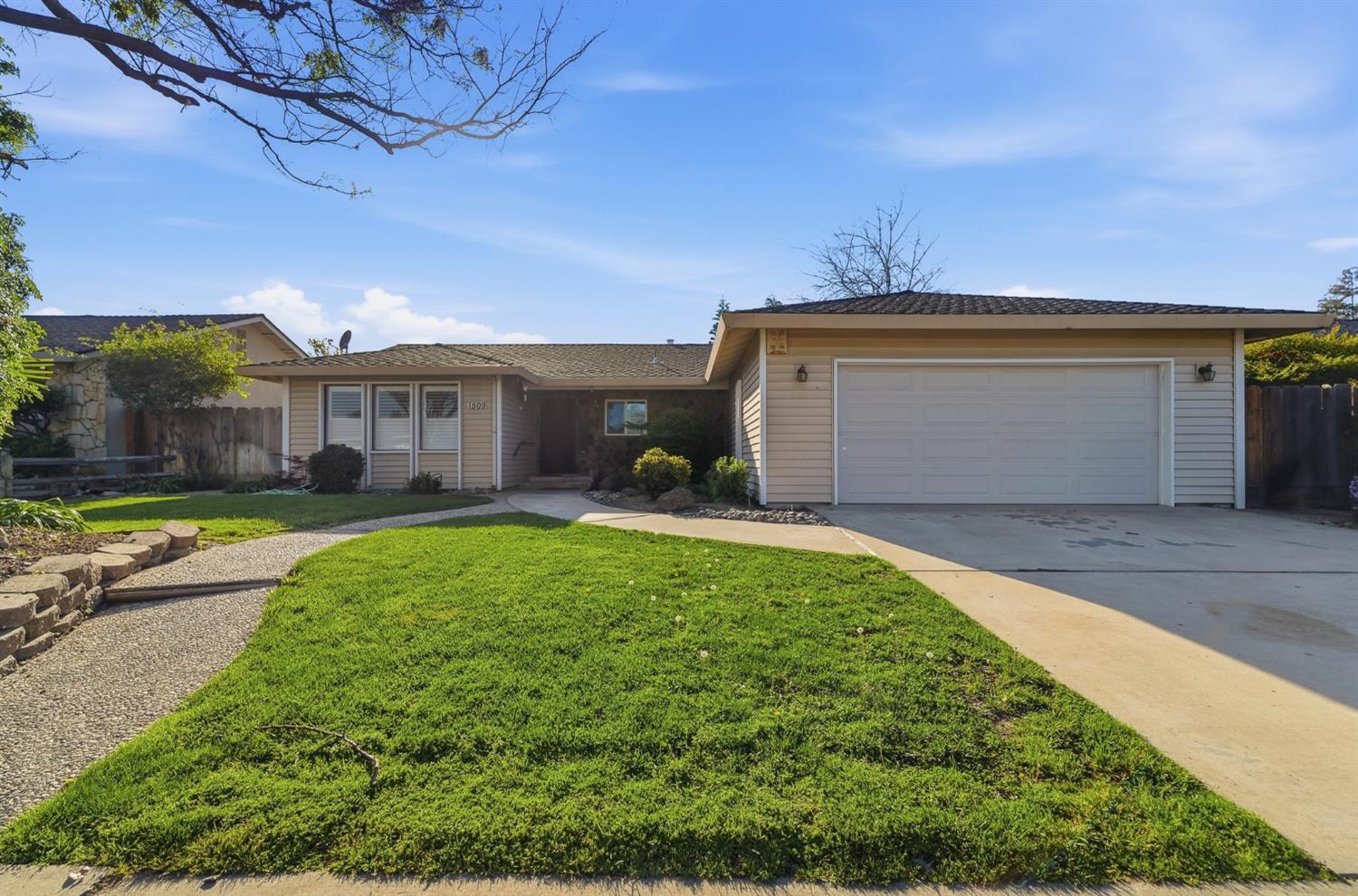 1509 Maplehill Road