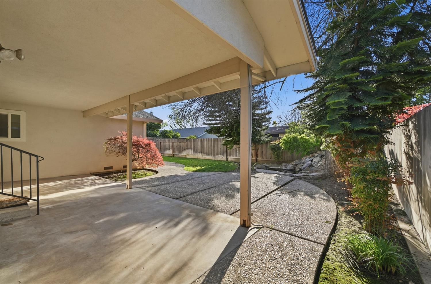 1509 Maplehill Road