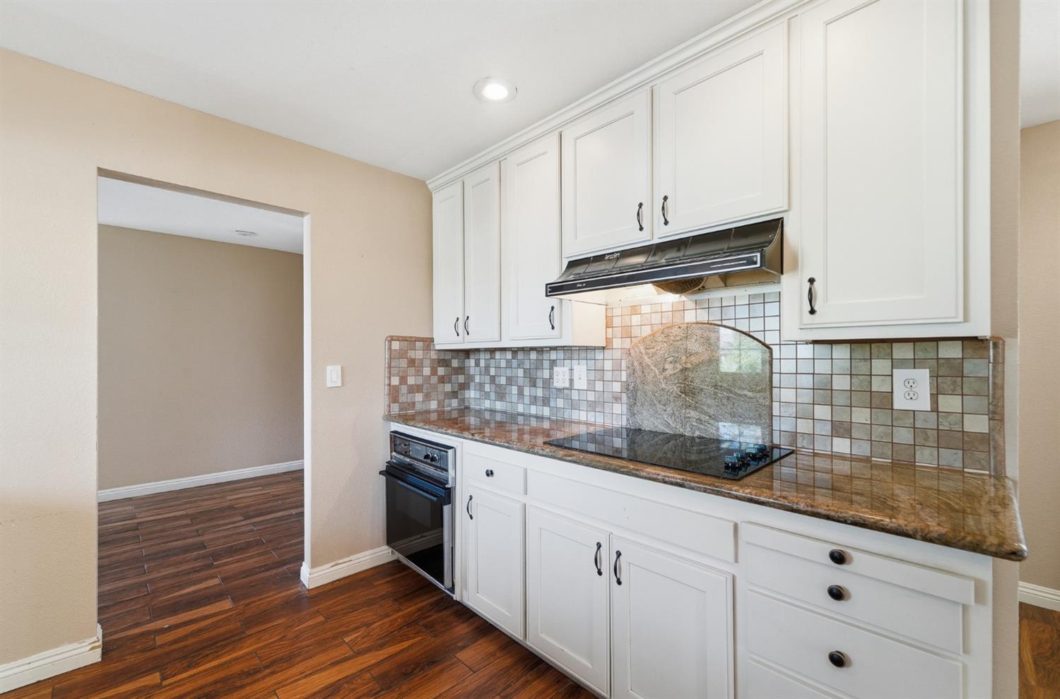 1509 Maplehill Road