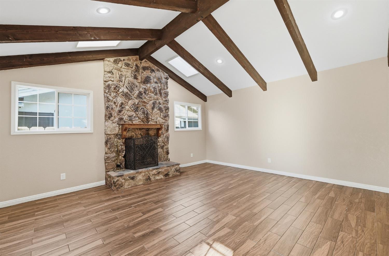 1509 Maplehill Road
