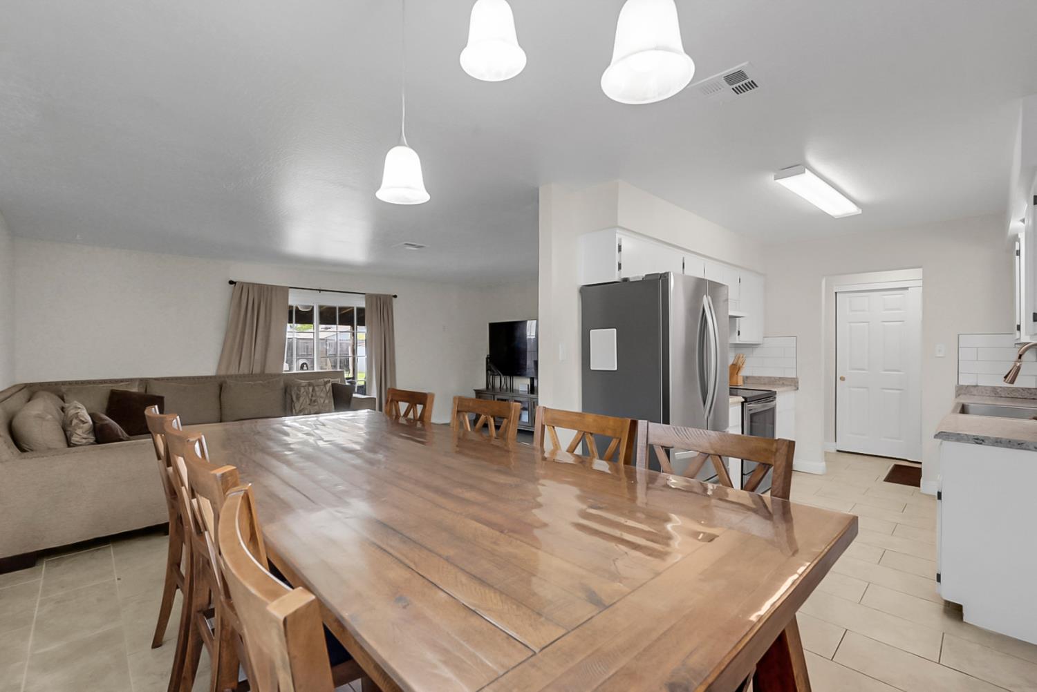 2085 Coronado Avenue