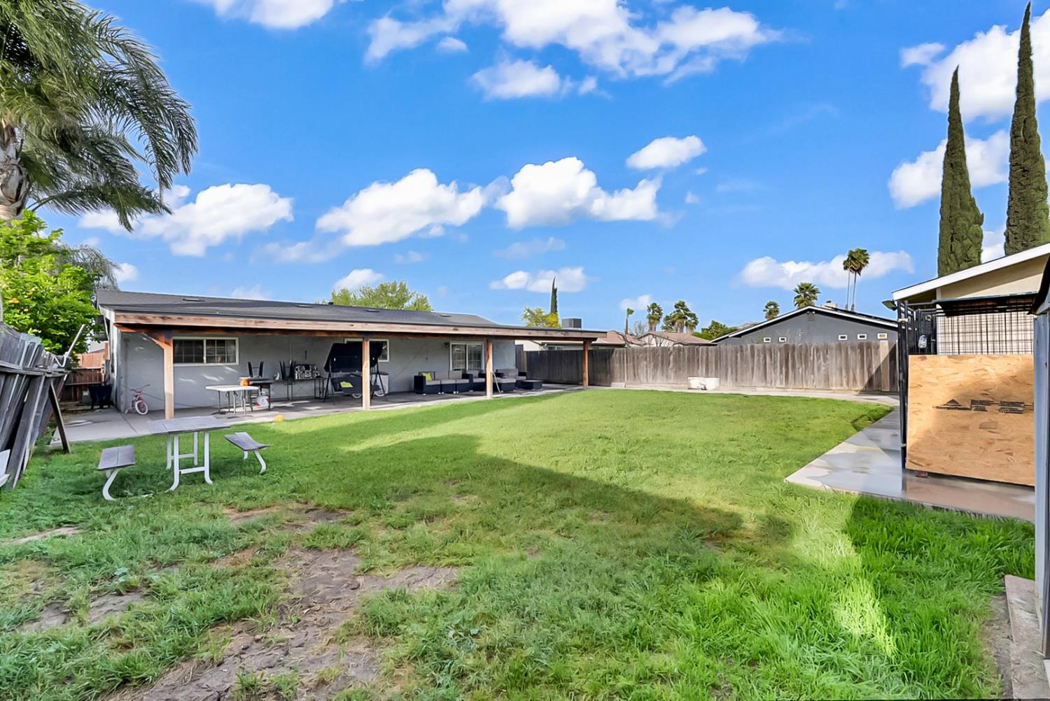 2085 Coronado Avenue