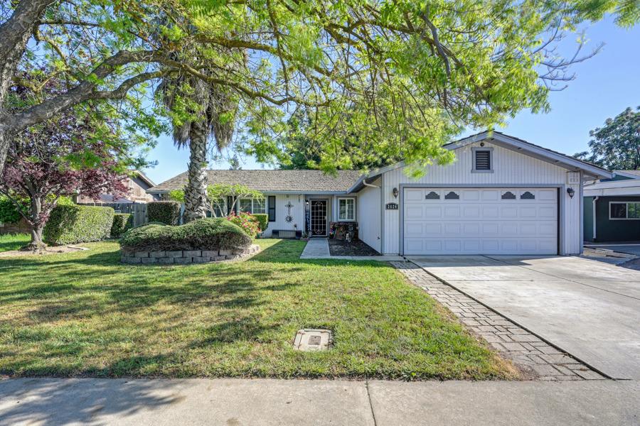 2624 Woodland Avenue