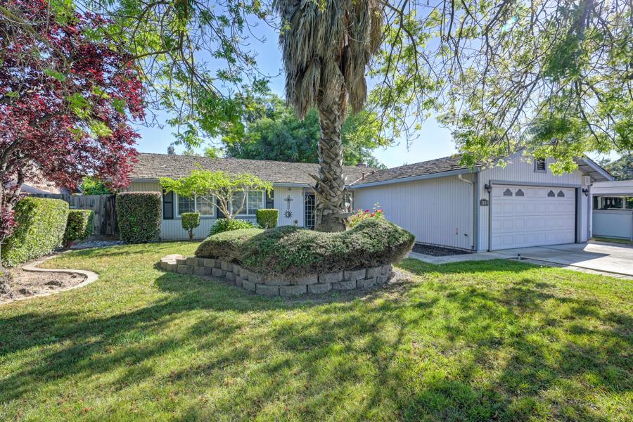 2624 Woodland Avenue