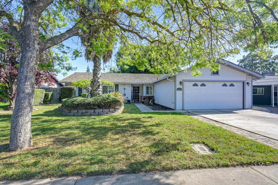 2624 Woodland Avenue
