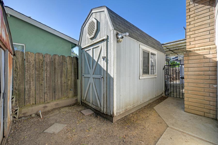 2624 Woodland Avenue