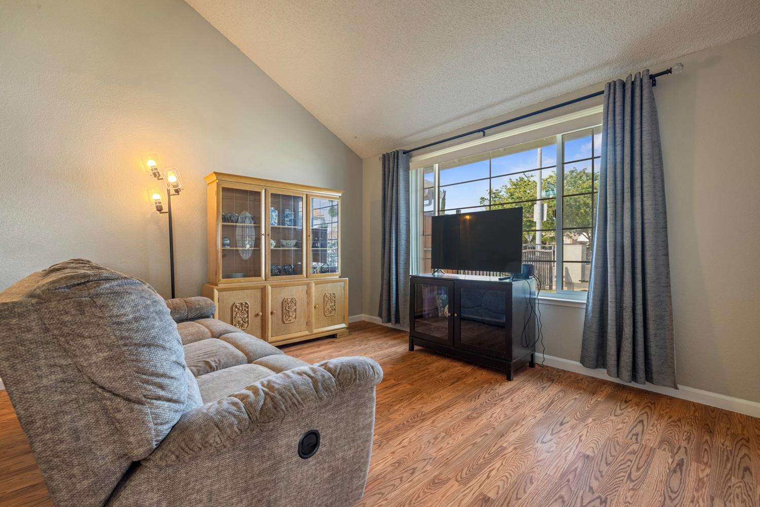 2012 Ridgecrest Drive
