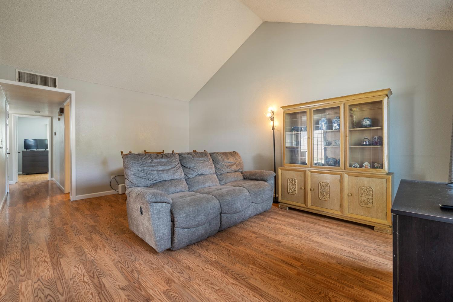 2012 Ridgecrest Drive