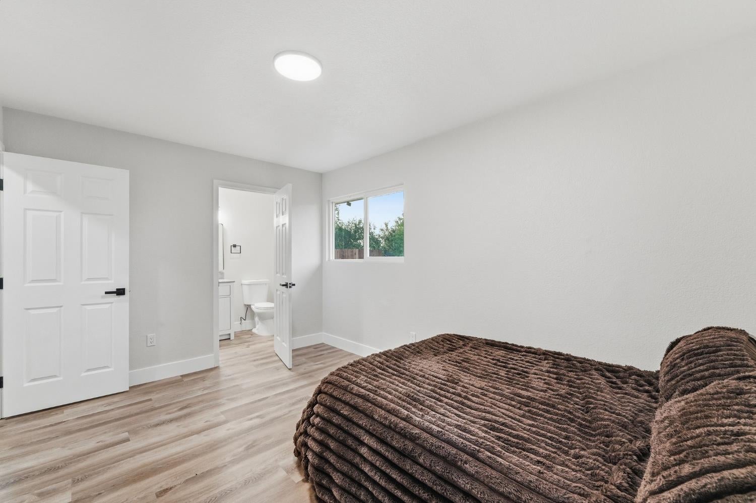1117 Whitman Way