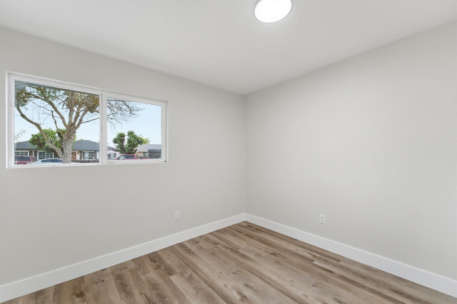 1117 Whitman Way