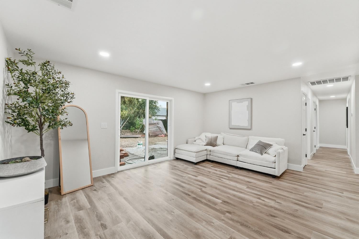 1117 Whitman Way