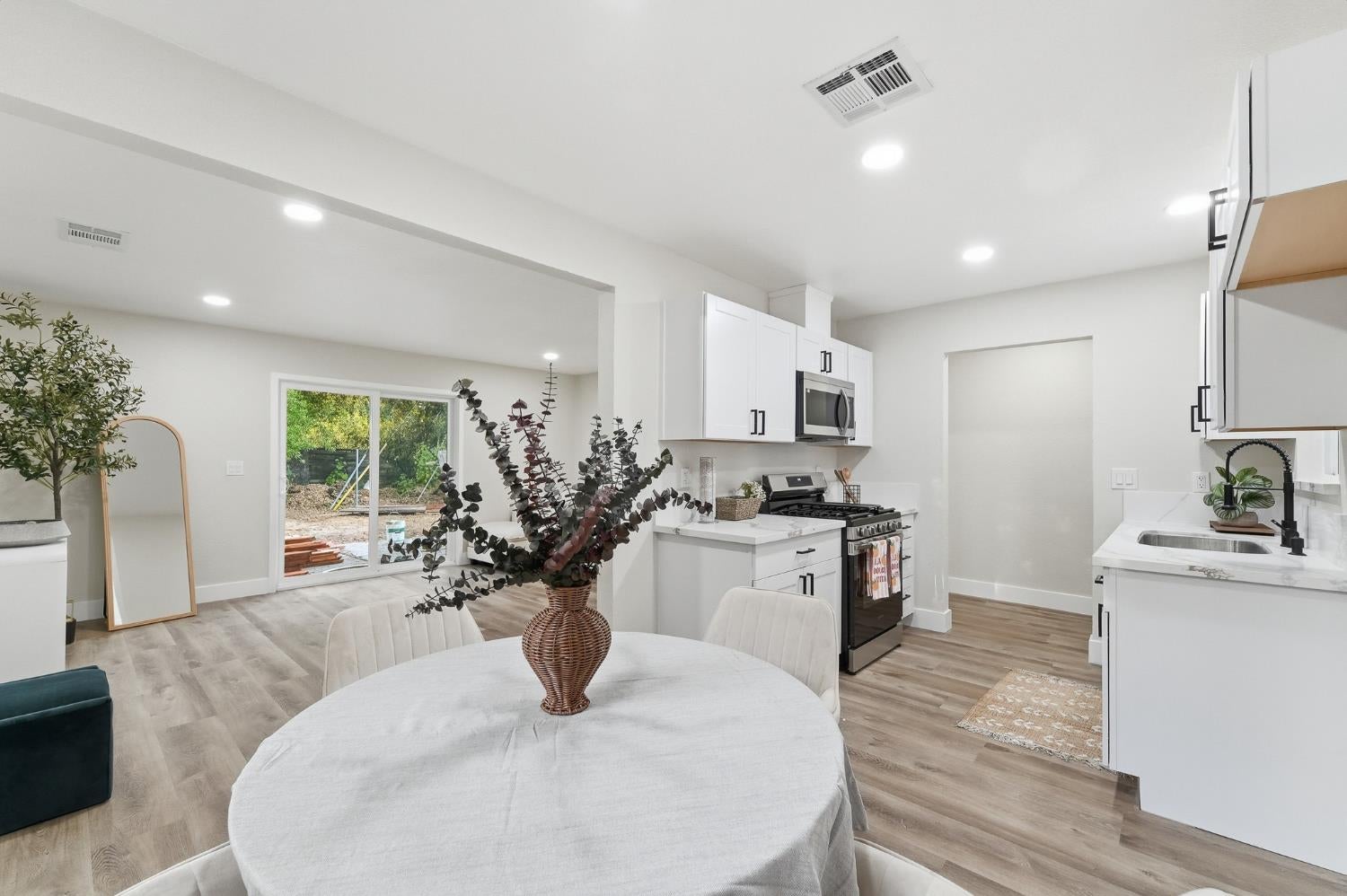 1117 Whitman Way